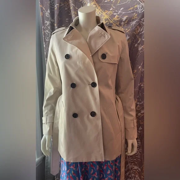 GORGEOUS Coach Short Trench, NWT, Porcelain, Size Medium - Picture 4 of 10